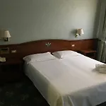Hotel De La 4*
