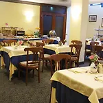 德拉别墅酒店 4*