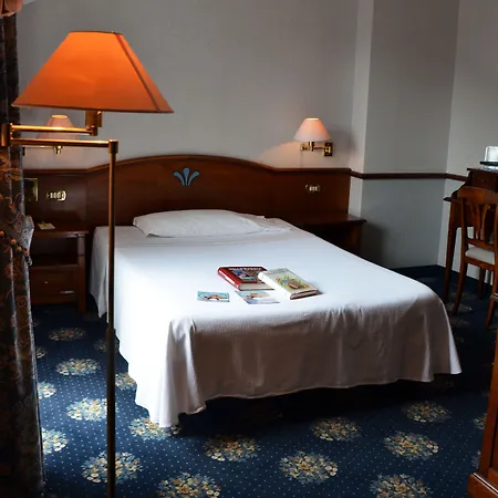 德拉别墅酒店 酒店 4*