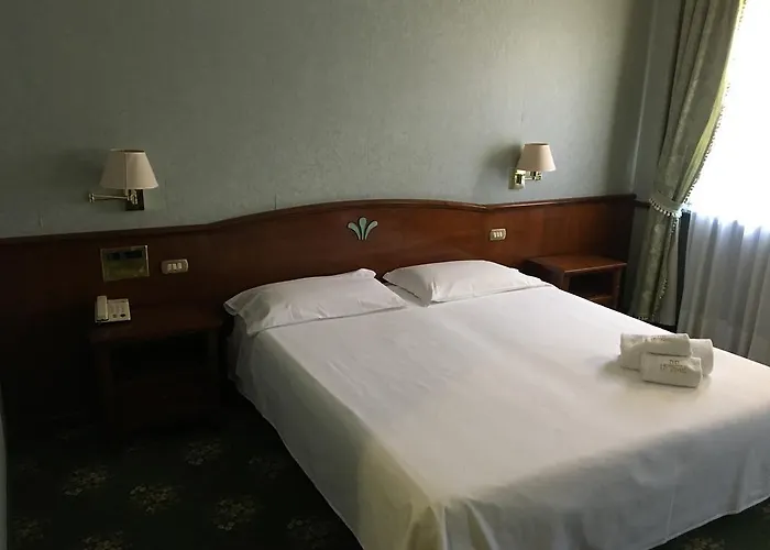 Ξενοδοχείο De La 4*